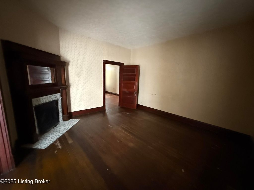 Photo of 3636 Craig Ave, Louisville, KY 40215 (MLS # 1716029)