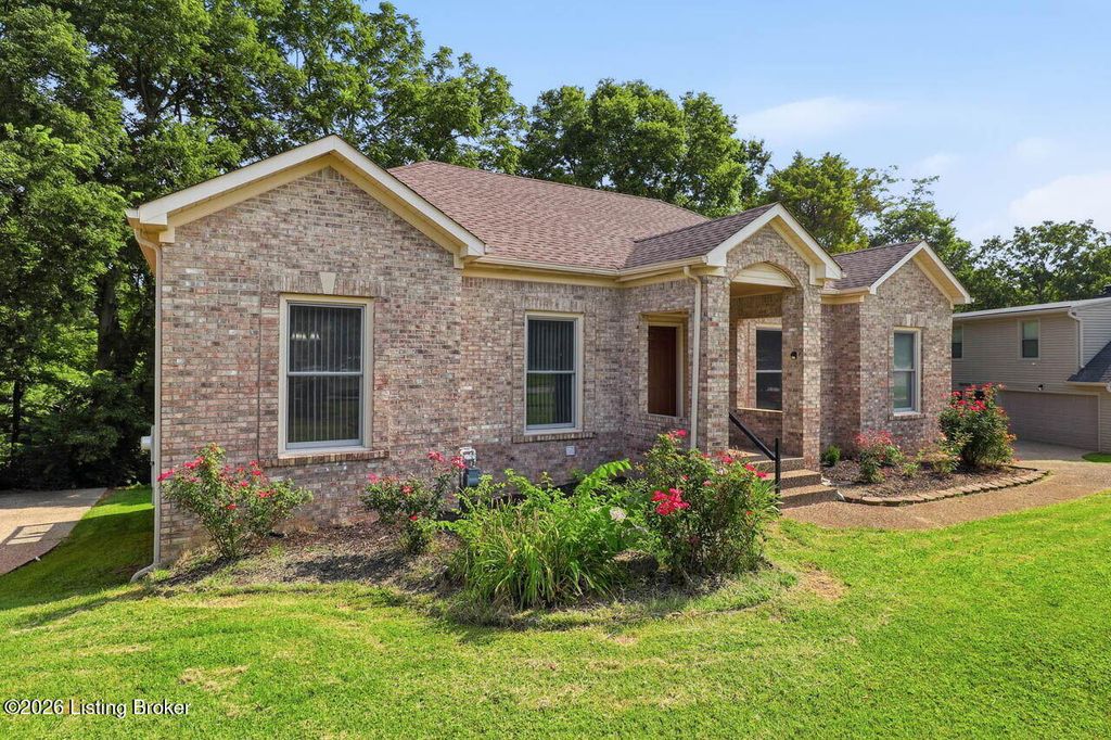 Photo of 2809 Antone Pkwy, Louisville, KY 40220 (MLS # 1724298)