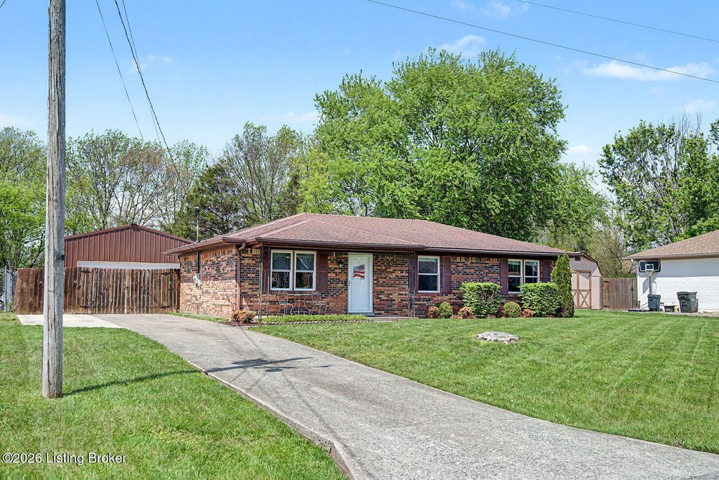 Photo of 175 Mary Dr, Mt Washington, KY 40047 (MLS # 1715398)