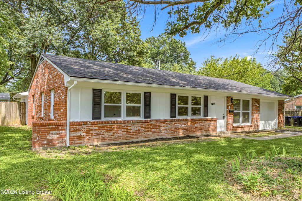 Photo of 2419 Woodmont Dr, Louisville, KY 40220 (MLS # 1722451)