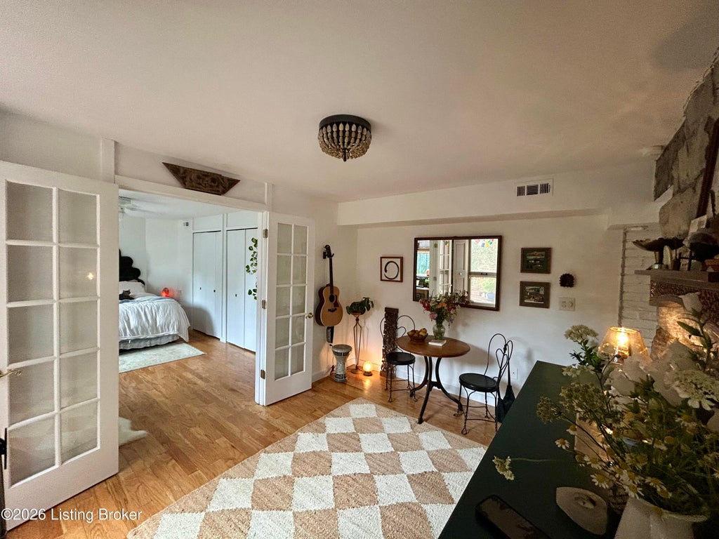 Photo of 2229 Cherokee Pkwy #APT B, Louisville, KY 40204 (MLS # 1718532)