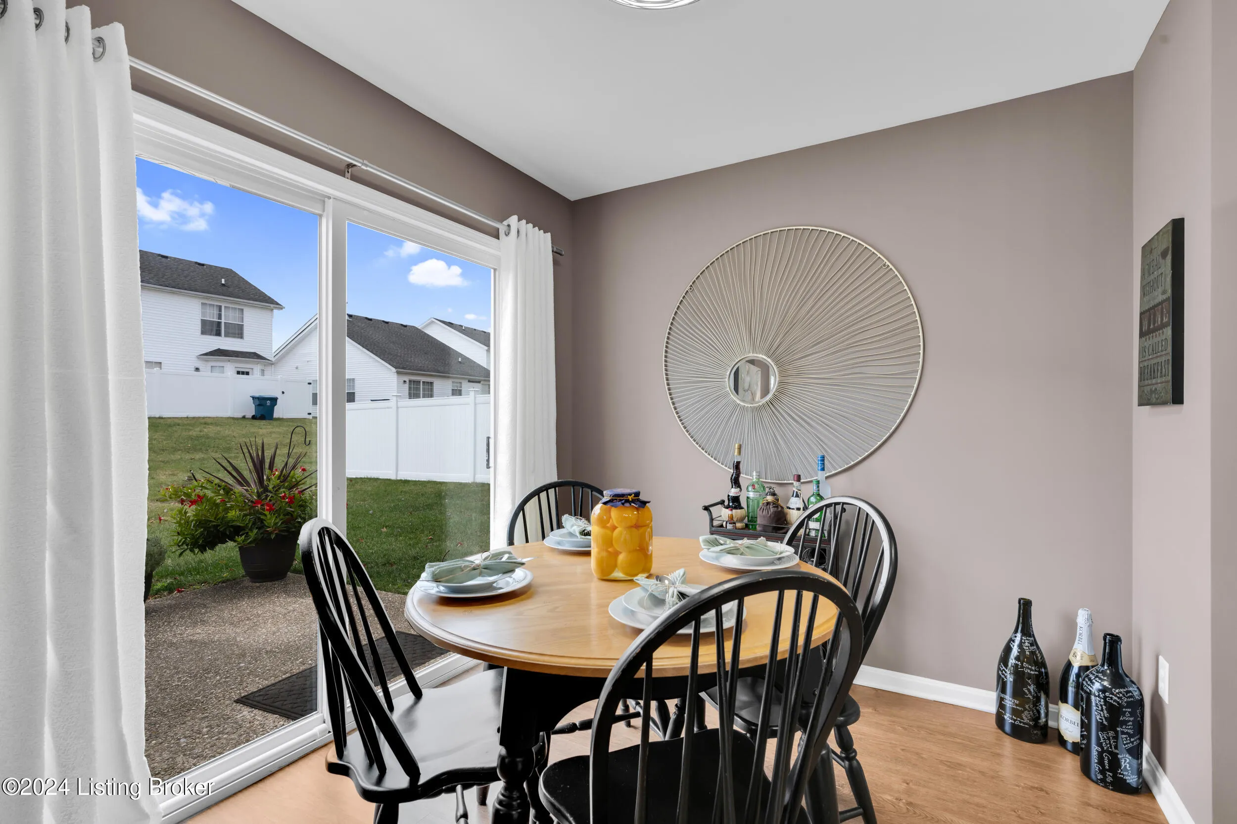 Louisville, Kentucky 40228, United States, 3 Bedrooms Bedrooms, ,3 BathroomsBathrooms,Residential,Active,31128