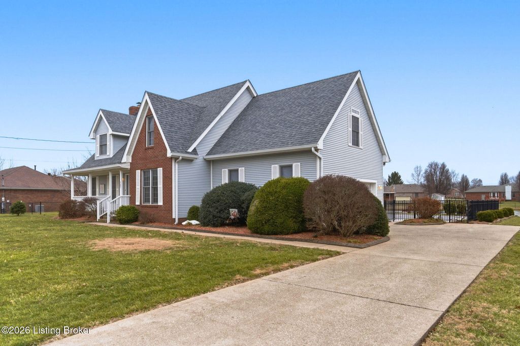 Photo of 137 Spring Dr, Mt Washington, KY 40047 (MLS # 1709415)