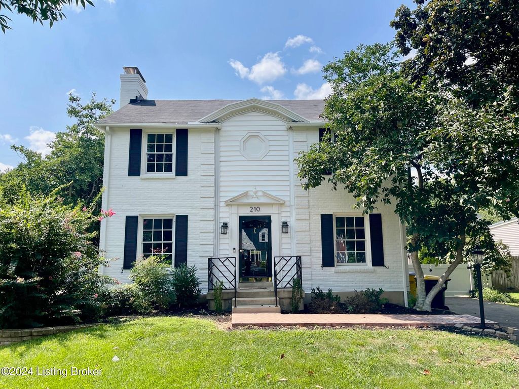 Photo of 210 Don Allen Rd, Louisville, KY 40207 (MLS # 1704511)