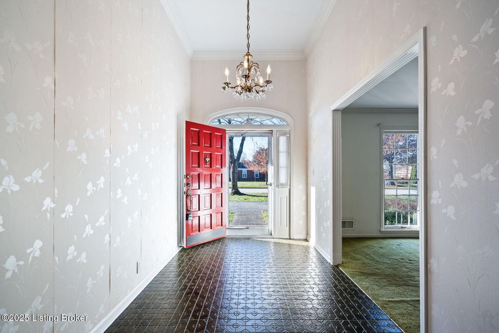 Photo of 509 Nottingham Pkwy, Louisville, KY 40222 (MLS # 1704435)