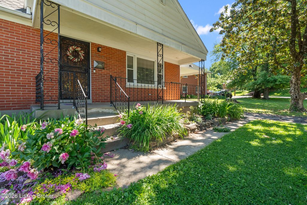 Photo of 4415 Mann Ave, Louisville, KY 40215 (MLS # 1718084)