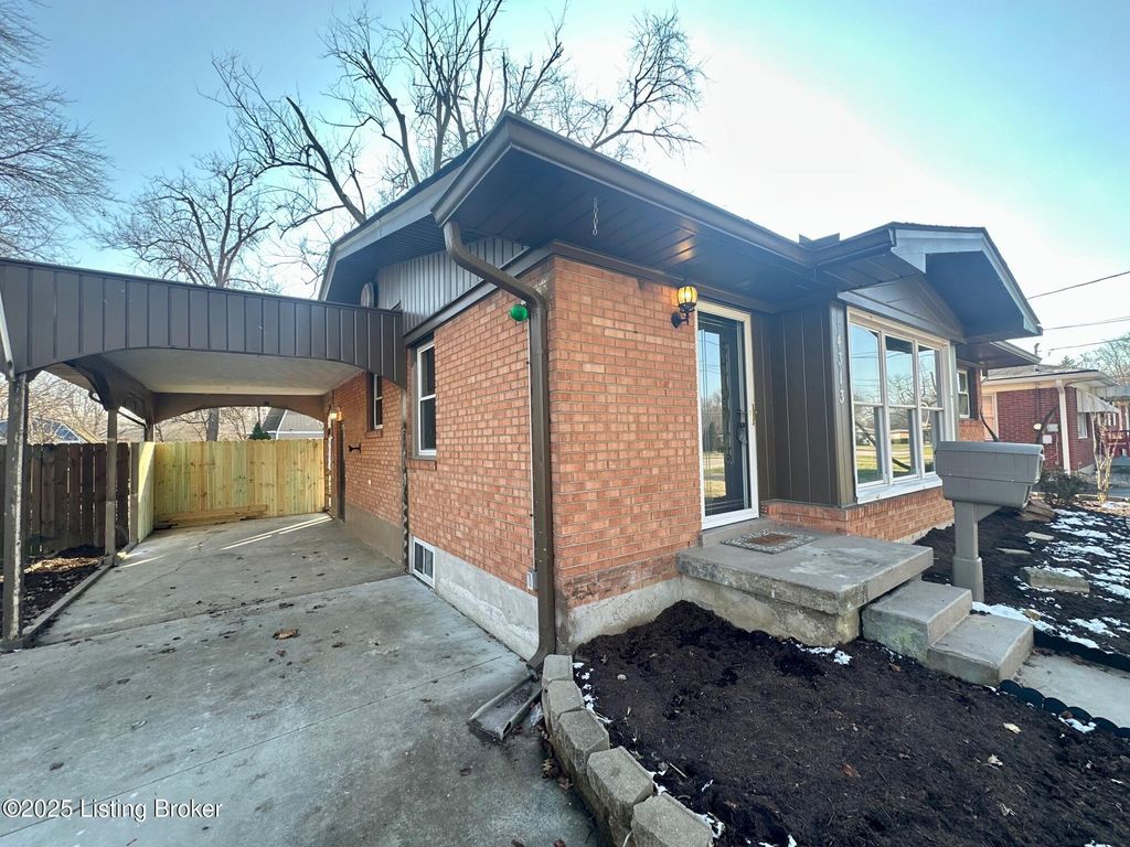 Photo of 4313 Dohn Ave, Louisville, KY 40216 (MLS # 1705015)