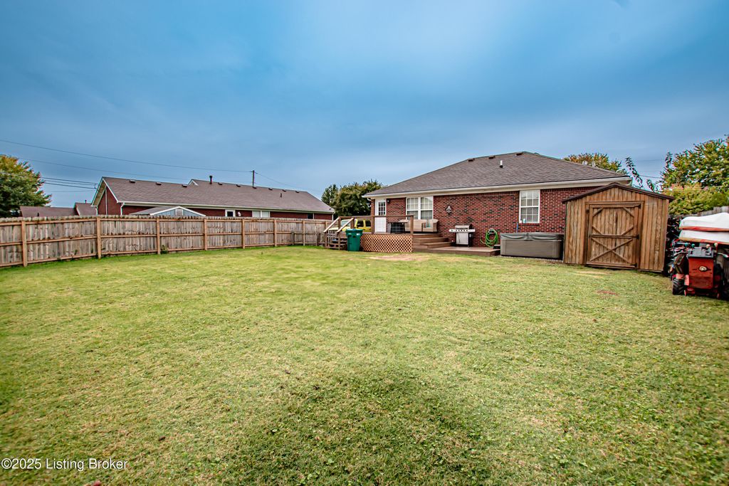 Photo of 268 Smith Ln, Louisville, KY 40229 (MLS # 1701965)