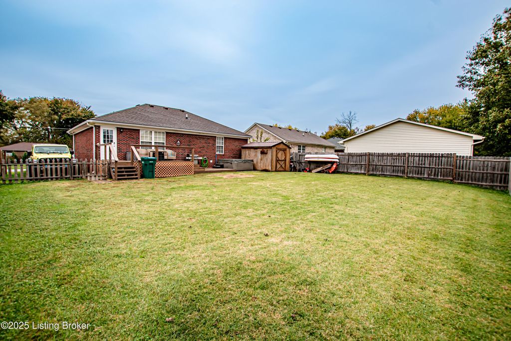 Photo of 268 Smith Ln, Louisville, KY 40229 (MLS # 1701965)