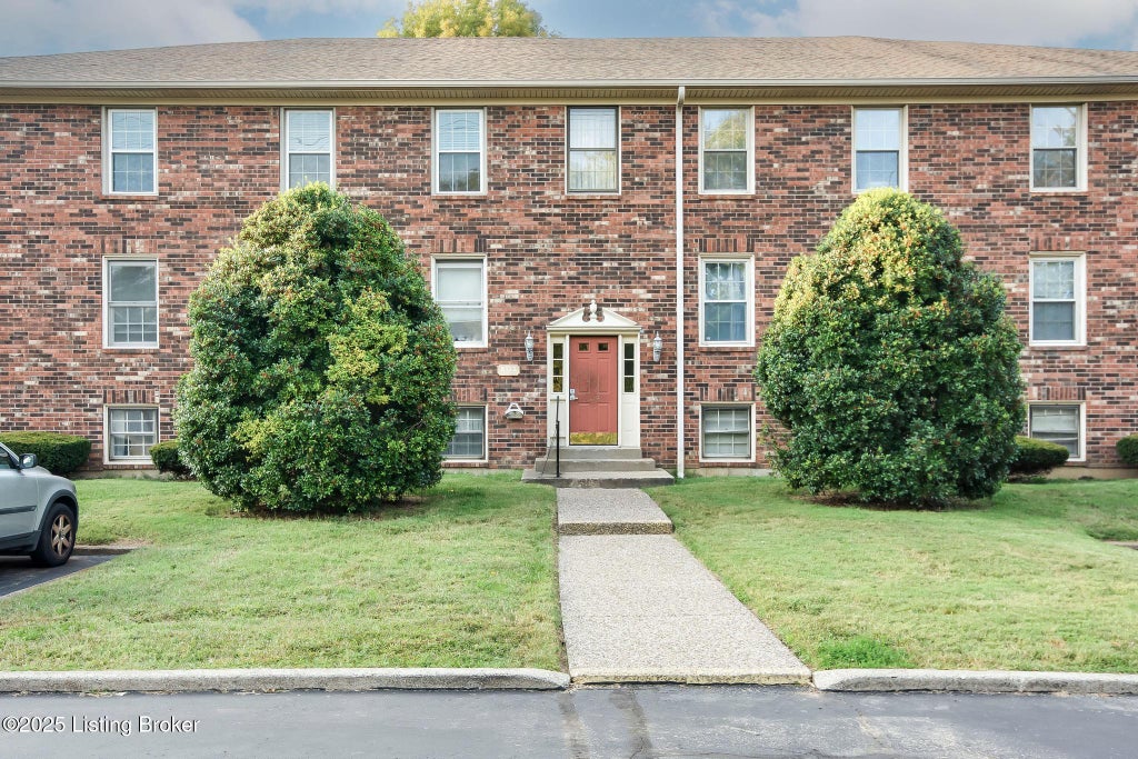 Photo of 8133 Lake Ave #B9, Louisville, KY 40222 (MLS # 1728276)