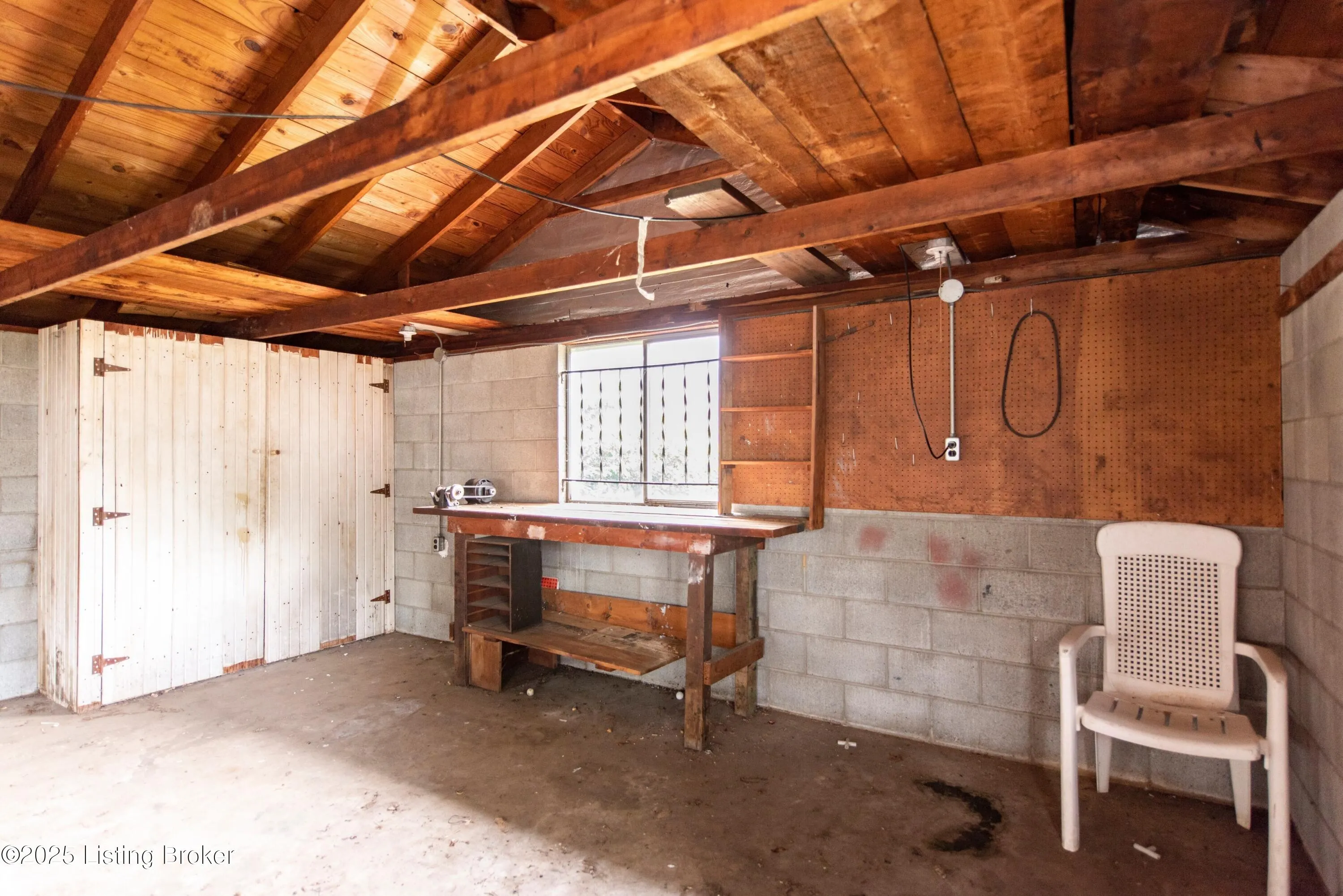 Louisville, Kentucky 40205, United States, 3 Bedrooms Bedrooms, ,2 BathroomsBathrooms,Residential,Active,136256