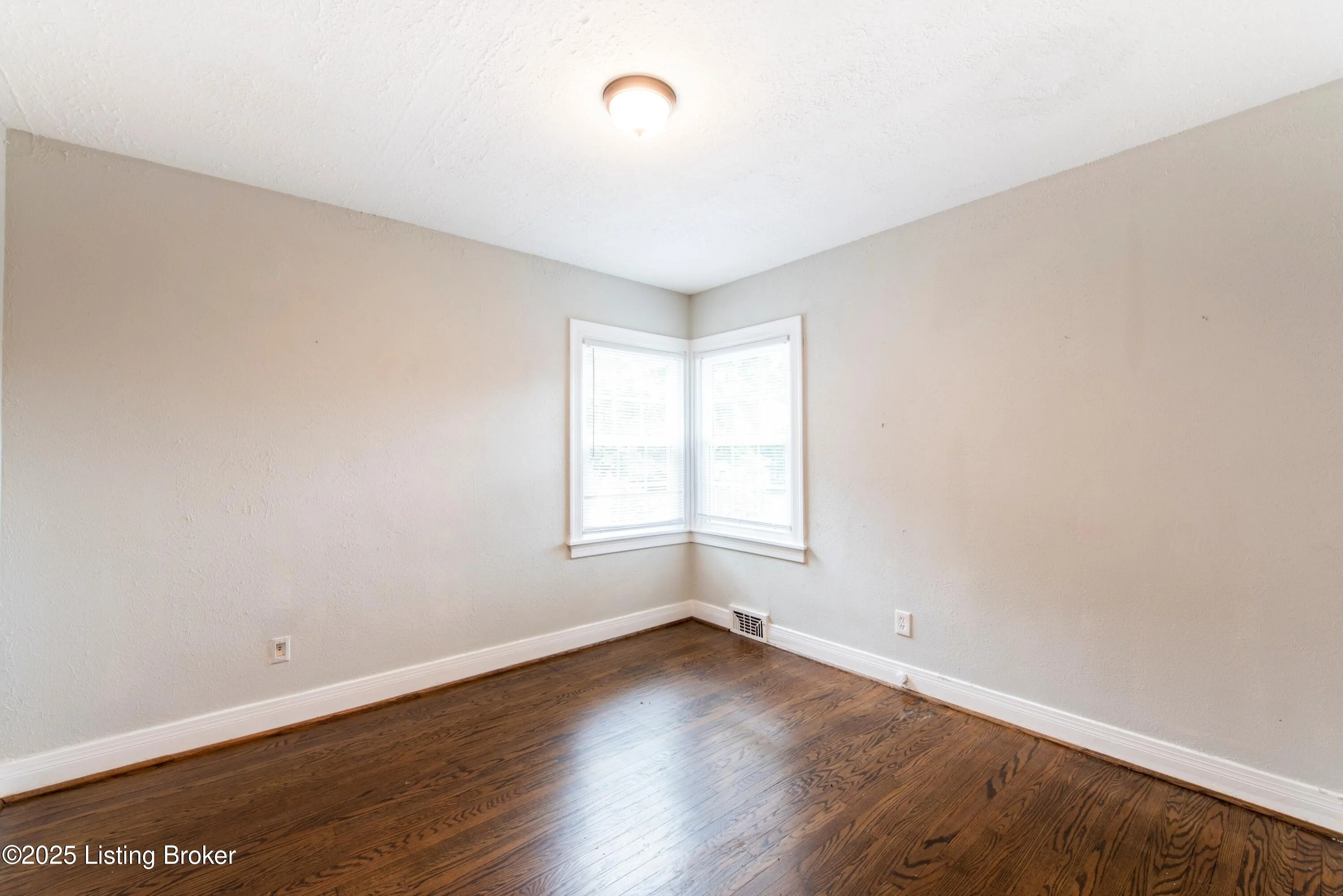 Louisville, Kentucky 40205, United States, 3 Bedrooms Bedrooms, ,2 BathroomsBathrooms,Residential,Active,136256