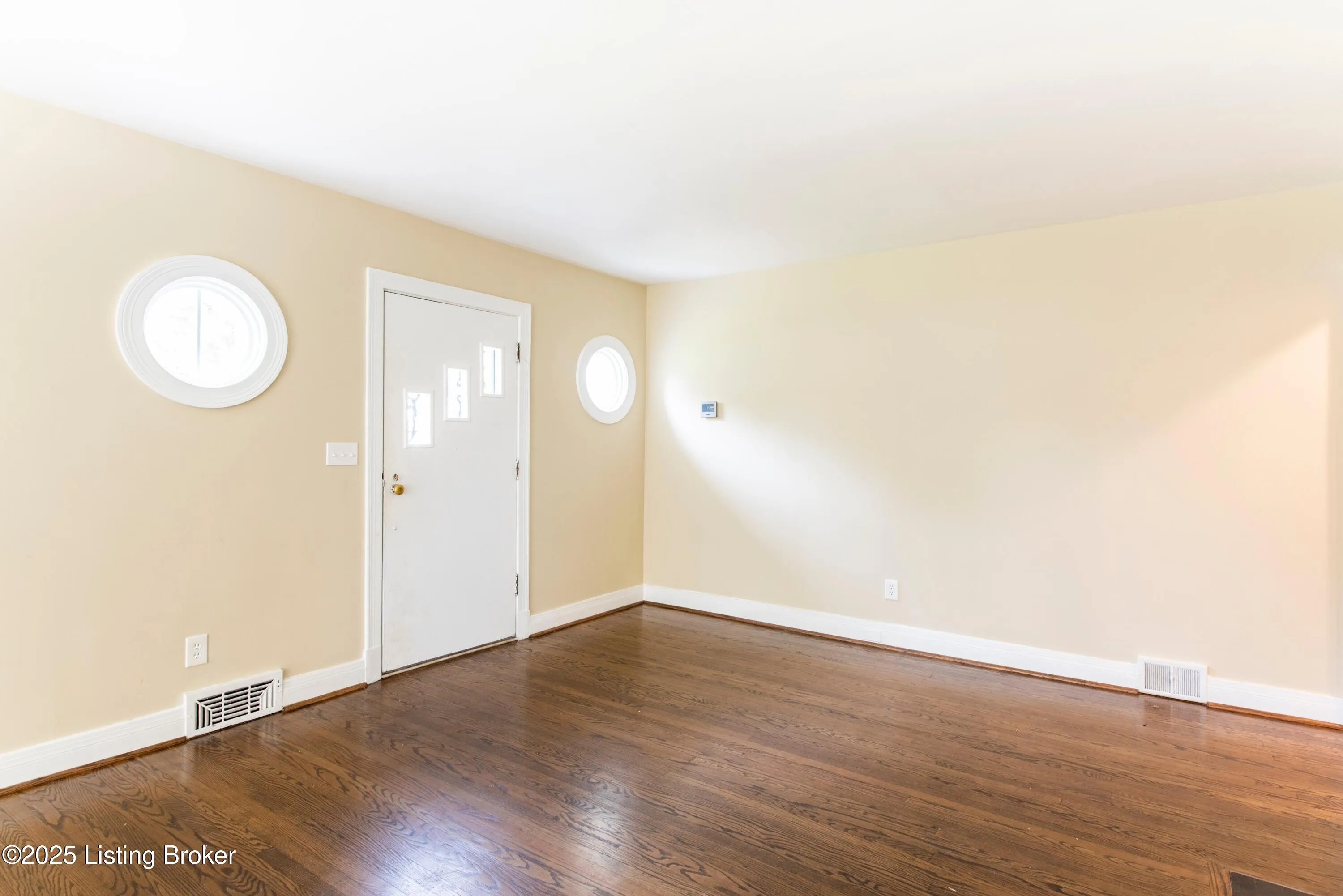 Louisville, Kentucky 40205, United States, 3 Bedrooms Bedrooms, ,2 BathroomsBathrooms,Residential,Active,136256