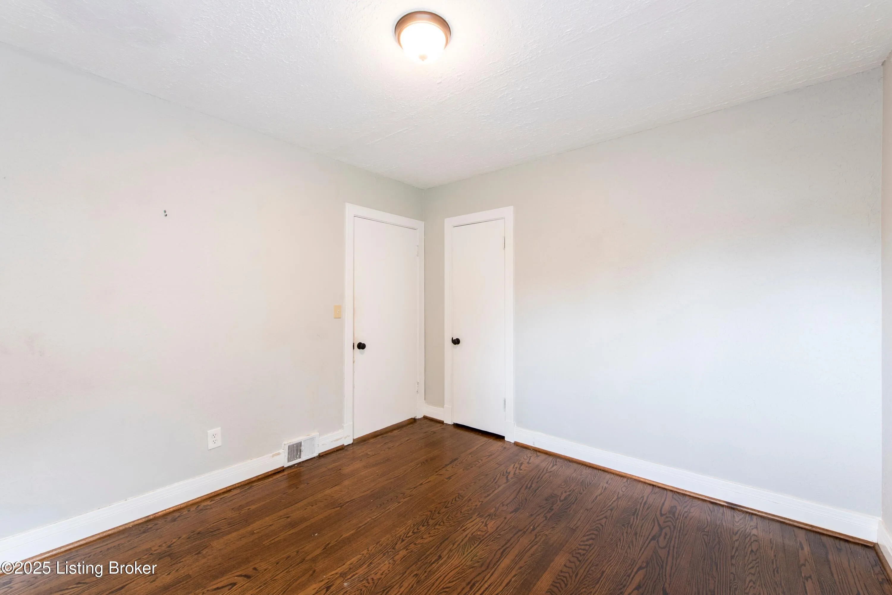 Louisville, Kentucky 40205, United States, 3 Bedrooms Bedrooms, ,2 BathroomsBathrooms,Residential,Active,136256