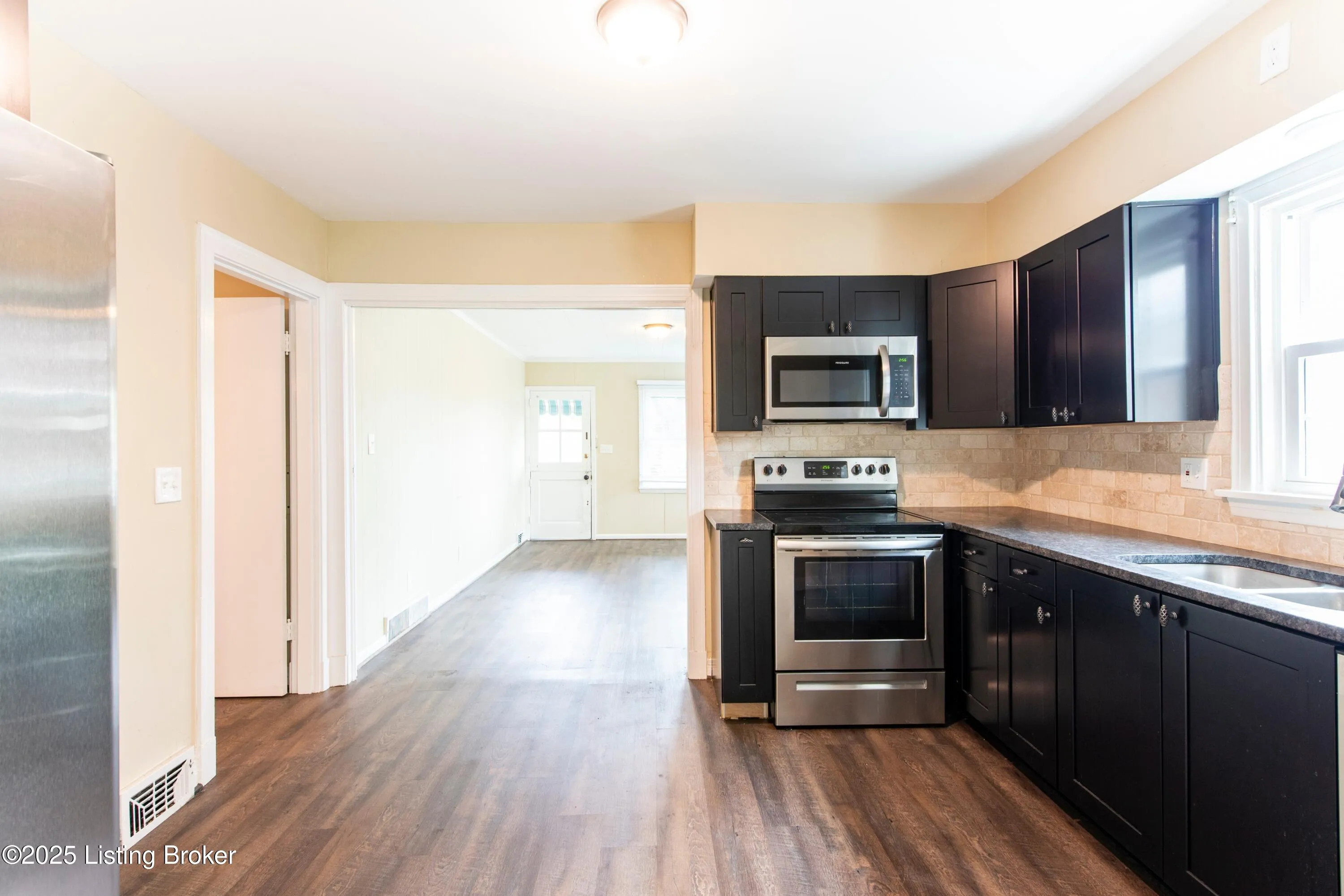 Louisville, Kentucky 40205, United States, 3 Bedrooms Bedrooms, ,2 BathroomsBathrooms,Residential,Active,136256