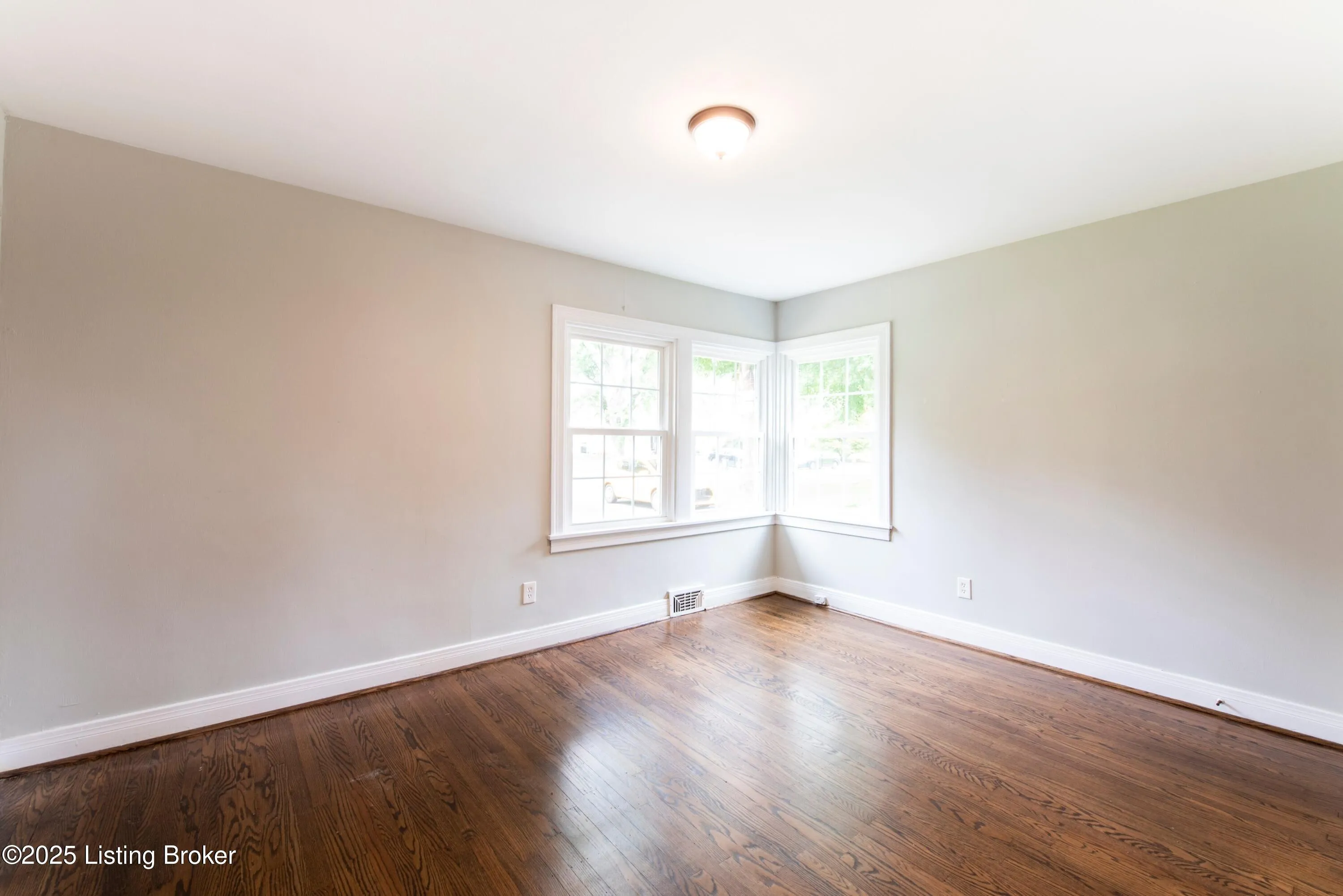 Louisville, Kentucky 40205, United States, 3 Bedrooms Bedrooms, ,2 BathroomsBathrooms,Residential,Active,136256