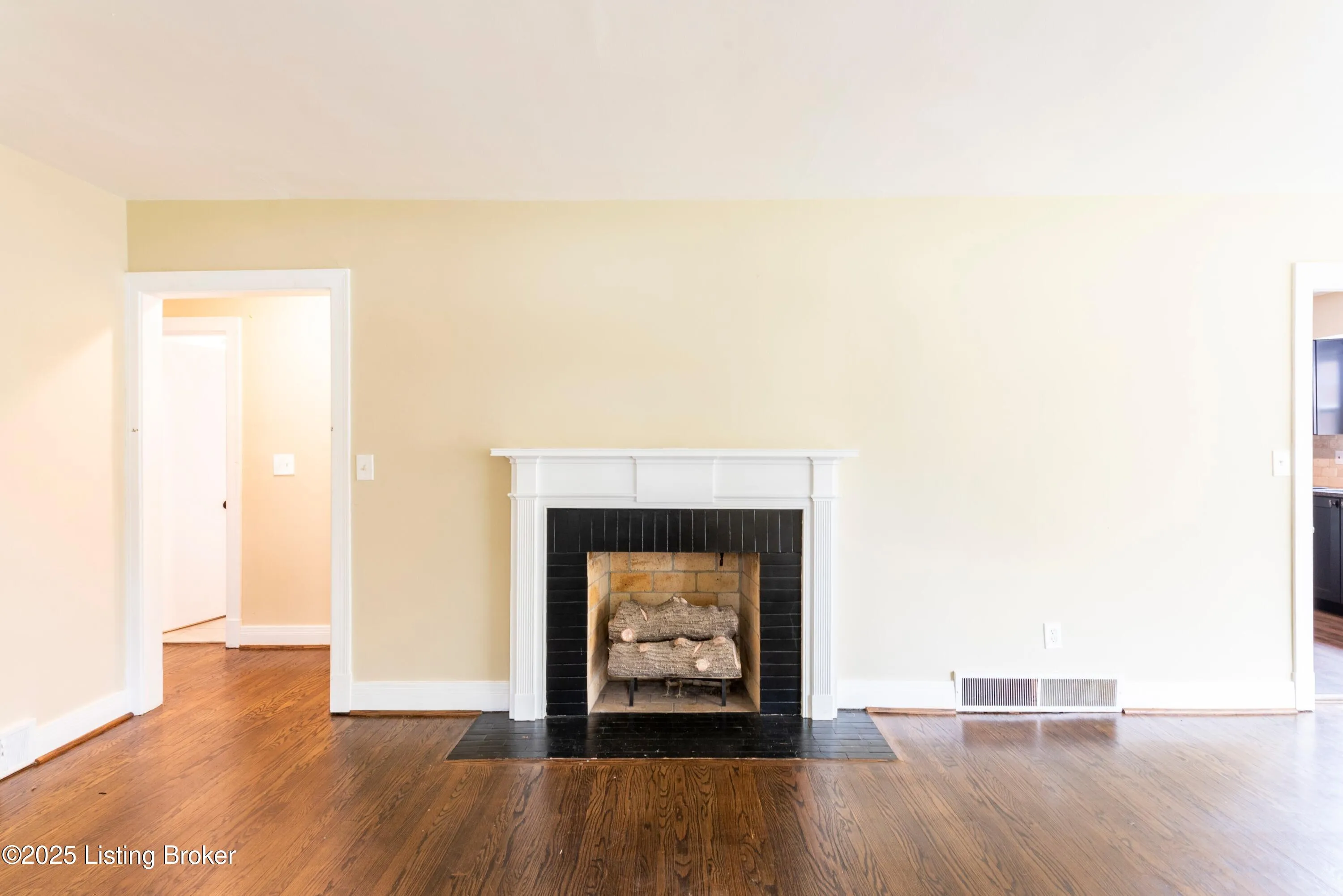 Louisville, Kentucky 40205, United States, 3 Bedrooms Bedrooms, ,2 BathroomsBathrooms,Residential,Active,136256