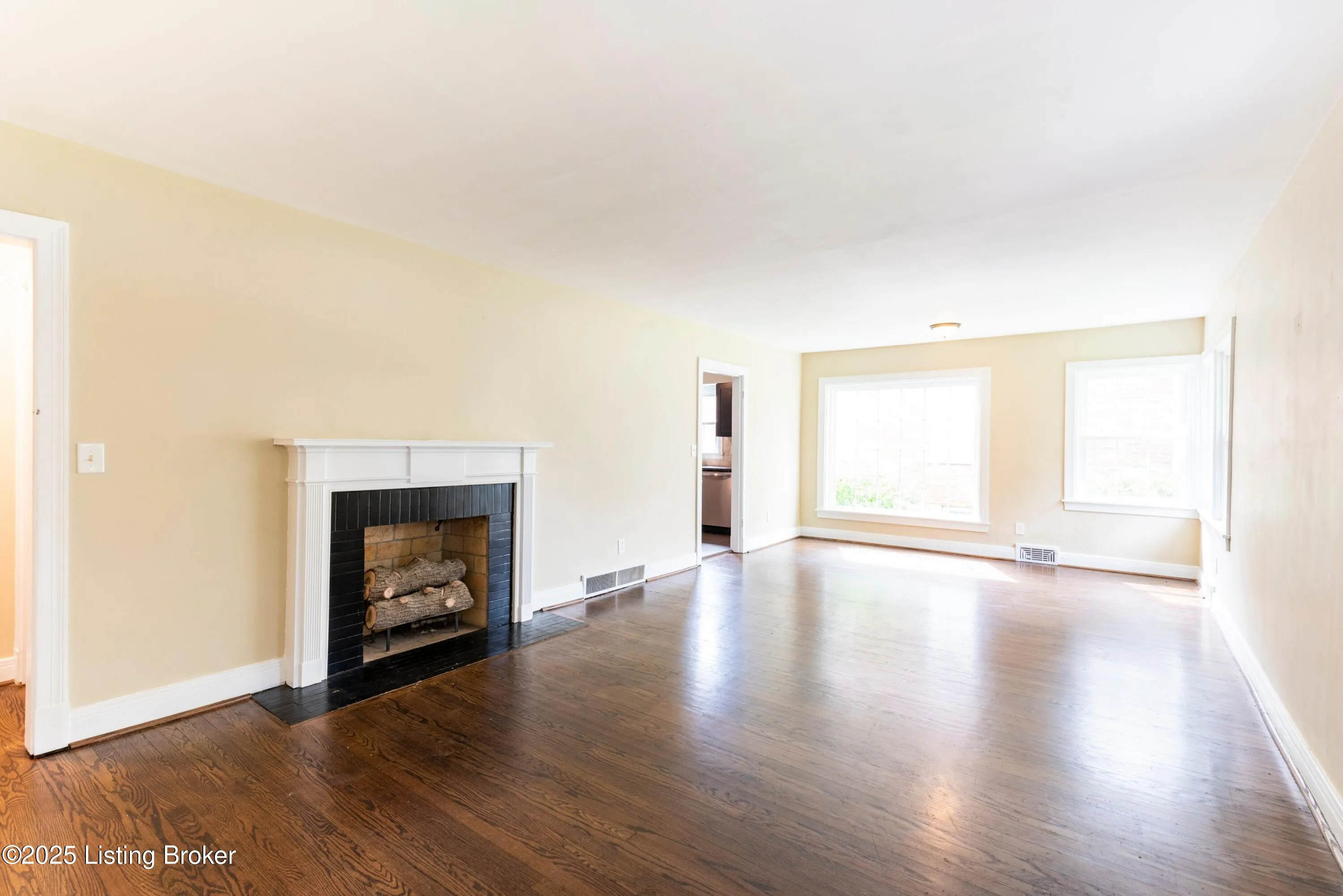 Louisville, Kentucky 40205, United States, 3 Bedrooms Bedrooms, ,2 BathroomsBathrooms,Residential,Active,136256