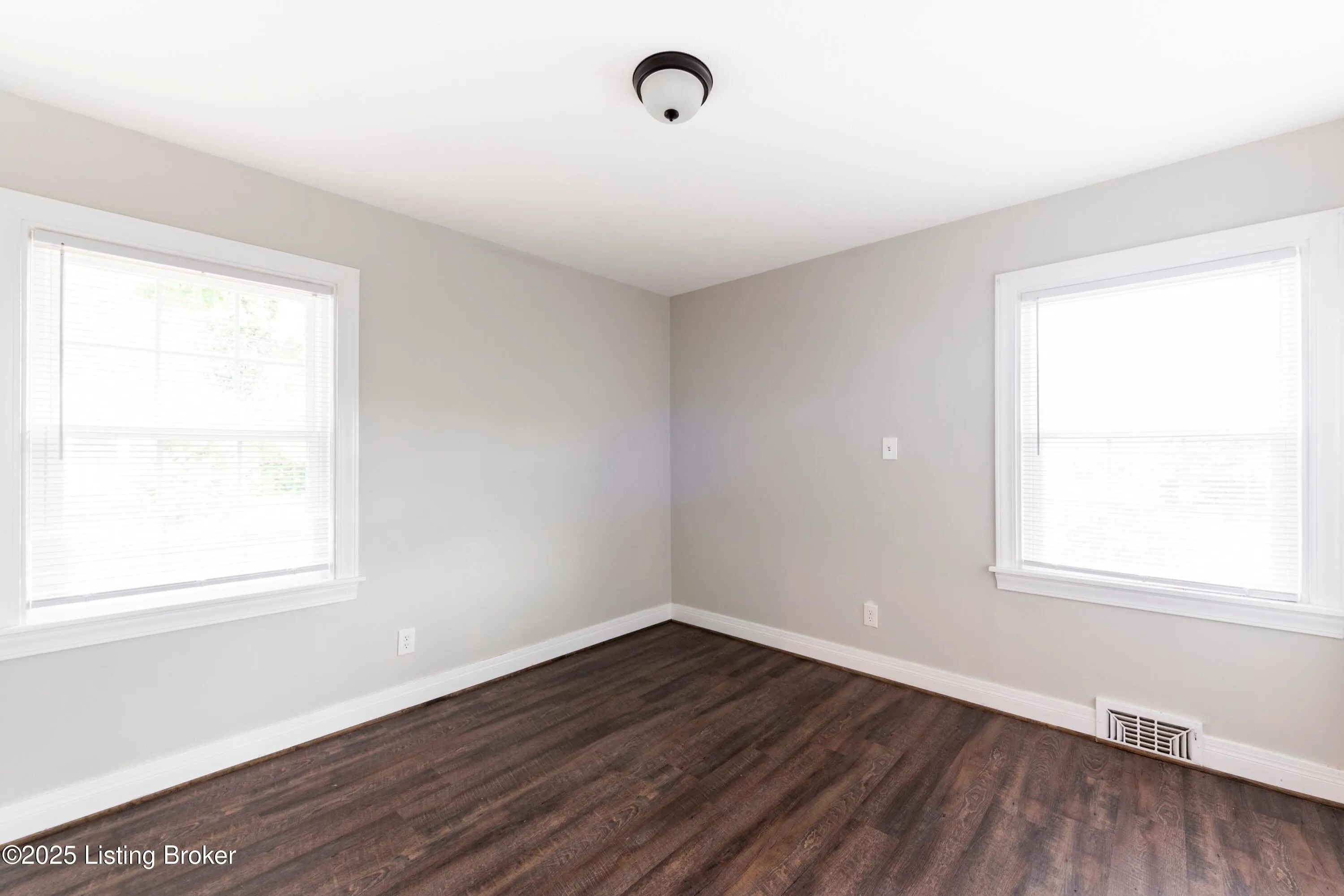 Louisville, Kentucky 40205, United States, 3 Bedrooms Bedrooms, ,2 BathroomsBathrooms,Residential,Active,136256