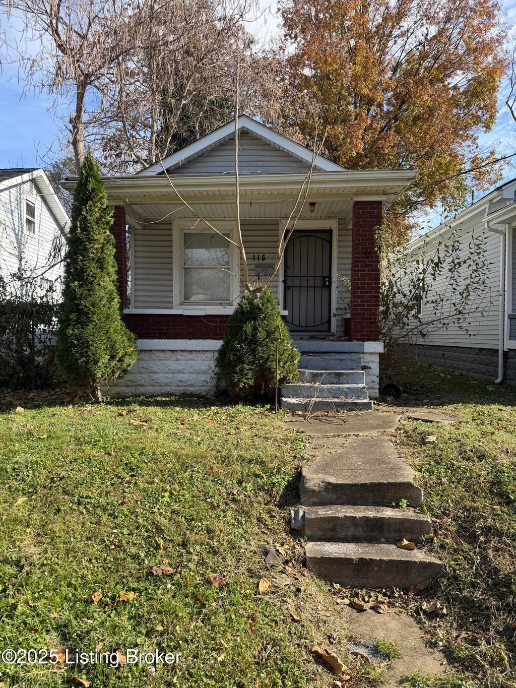 Photo of 115 Boston Ct, Louisville, KY 40212 (MLS # 1704520)