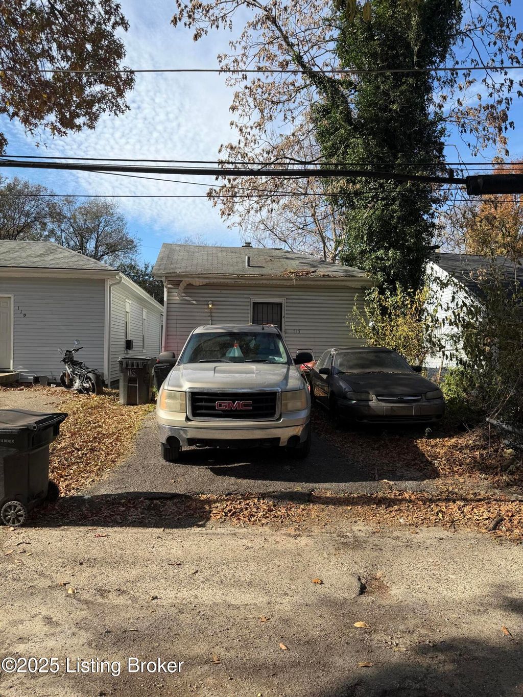 Photo of 115 Boston Ct, Louisville, KY 40212 (MLS # 1704520)