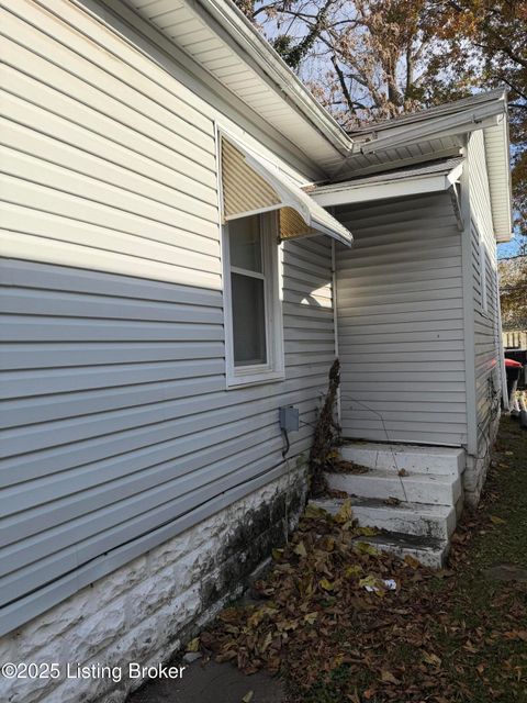 Tiny photo for 115 Boston Ct, Louisville, KY 40212 (MLS # 1704520)