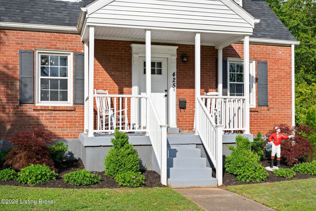 Photo of 425 Wendover Ave, Louisville, KY 40207 (MLS # 1717143)