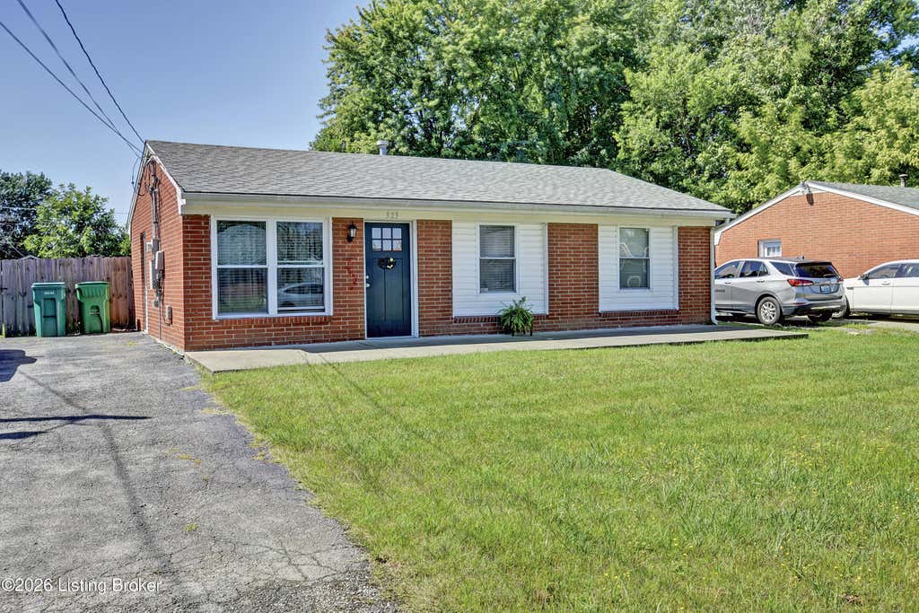 Photo of 323 Meadowood Rd, Louisville, KY 40229 (MLS # 1721614)