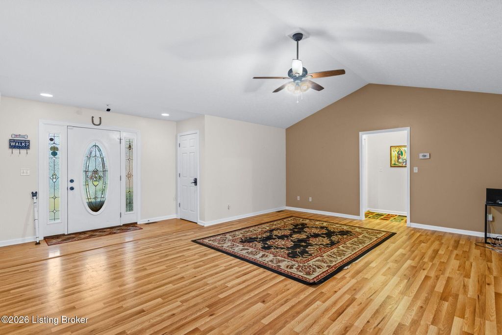 Photo of 629 Wind Brook Dr, Elizabethtown, KY 42701 (MLS # 1710527)