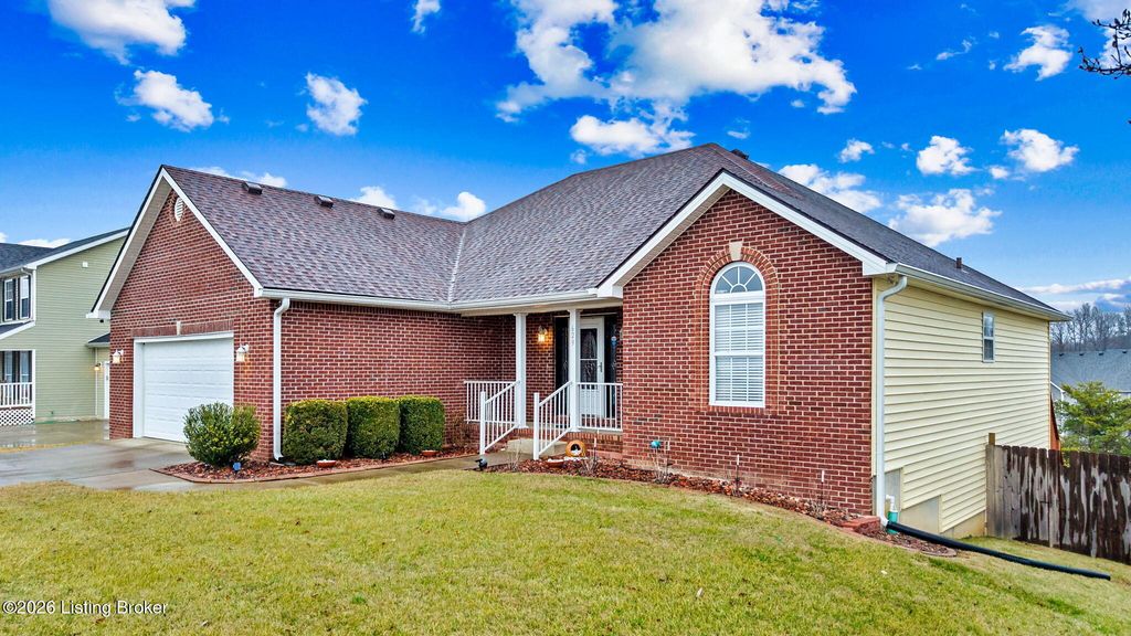 Photo of 629 Wind Brook Dr, Elizabethtown, KY 42701 (MLS # 1710527)