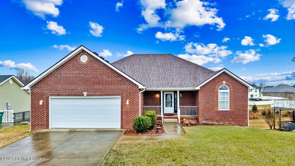 Photo of 629 Wind Brook Dr, Elizabethtown, KY 42701 (MLS # 1710527)