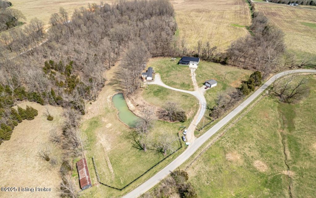 Photo of 623 Borders Ln, Bardstown, KY 40004 (MLS # 1708279)