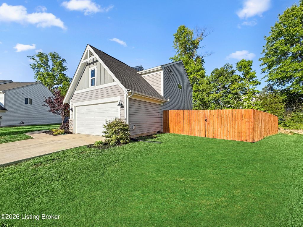Photo of 152 Goldeneye Ct, Shepherdsville, KY 40165 (MLS # 1716892)