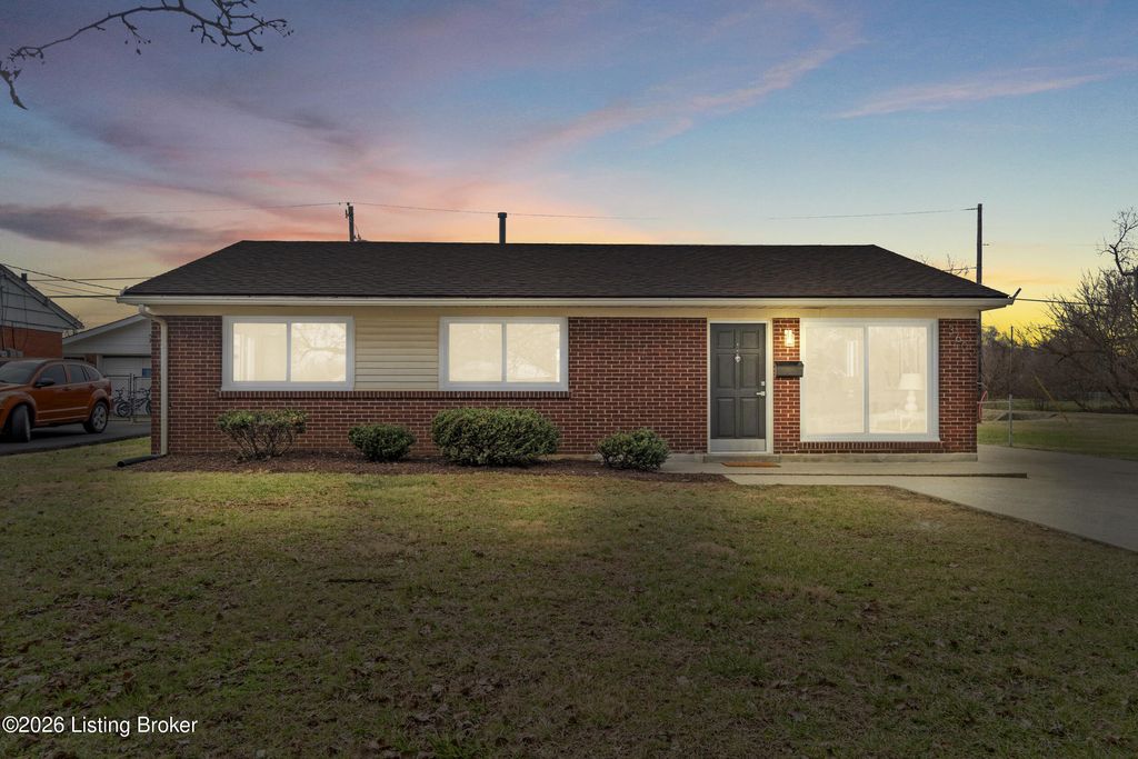 Photo of 3602 Downing Way, Louisville, KY 40218 (MLS # 1706742)