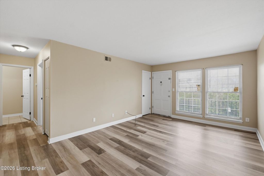 Photo of 1972 Goldsmith Ln #APT 4, Louisville, KY 40218 (MLS # 1713324)