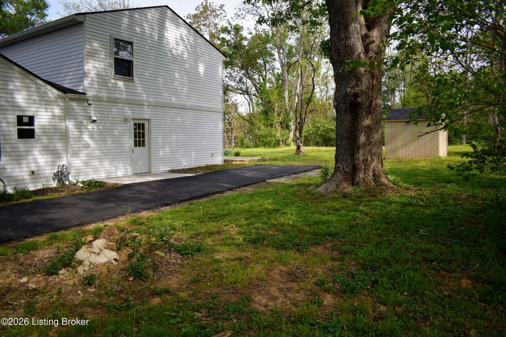 Photo of 8909 Independence School Rd, Louisville, KY 40228 (MLS # 1715443)