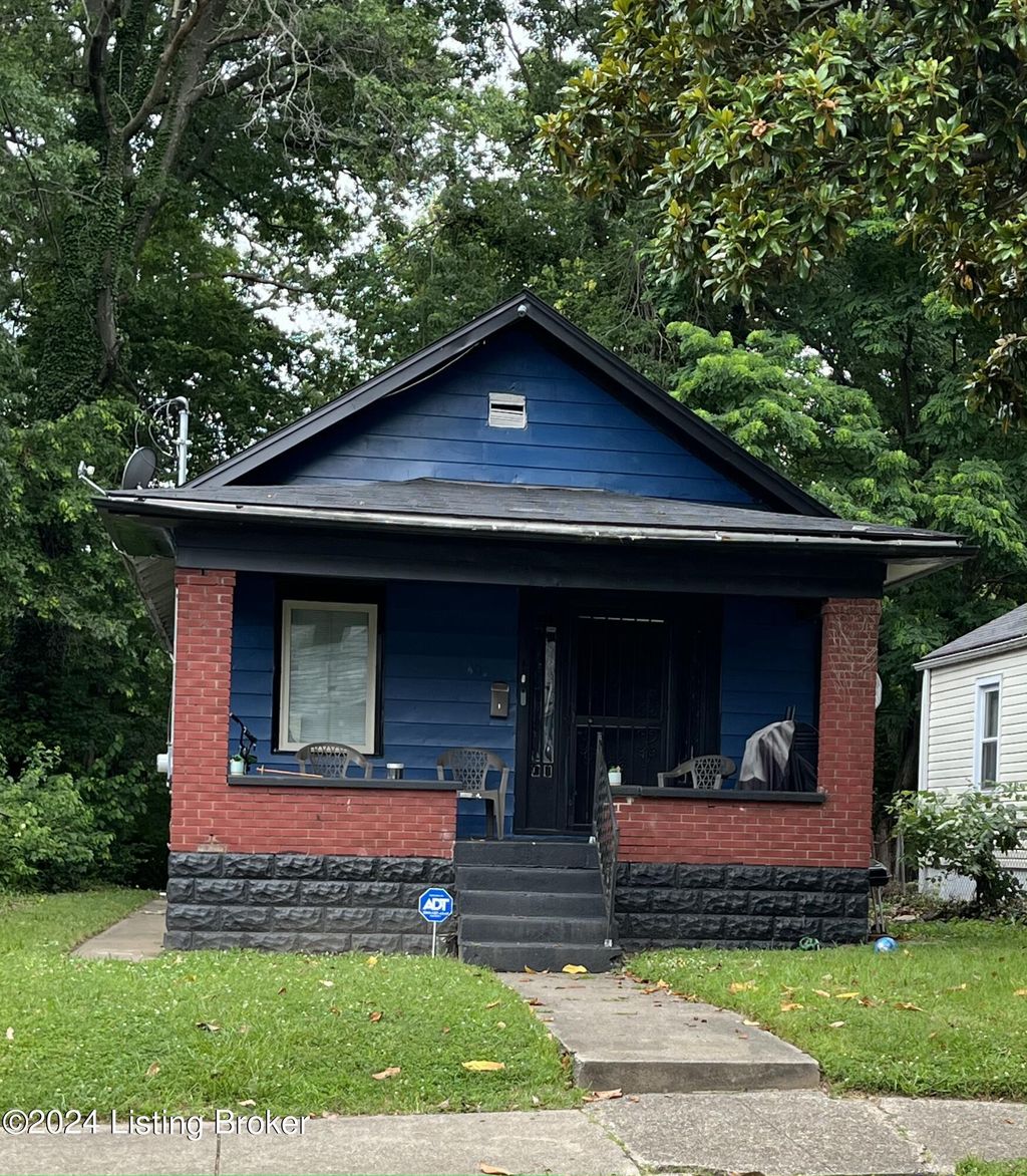 Photo of 302 N 35th St, Louisville, KY 40212 (MLS # 1719779)