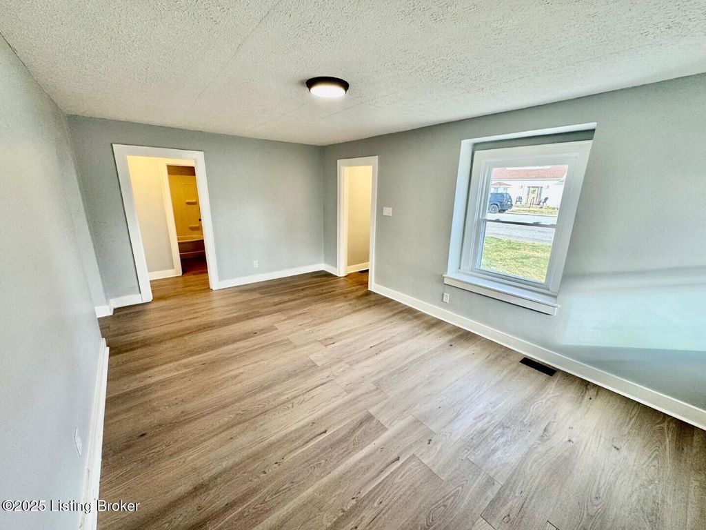 Photo of 314 Covington Ave, Springfield, KY 40069 (MLS # 1705935)