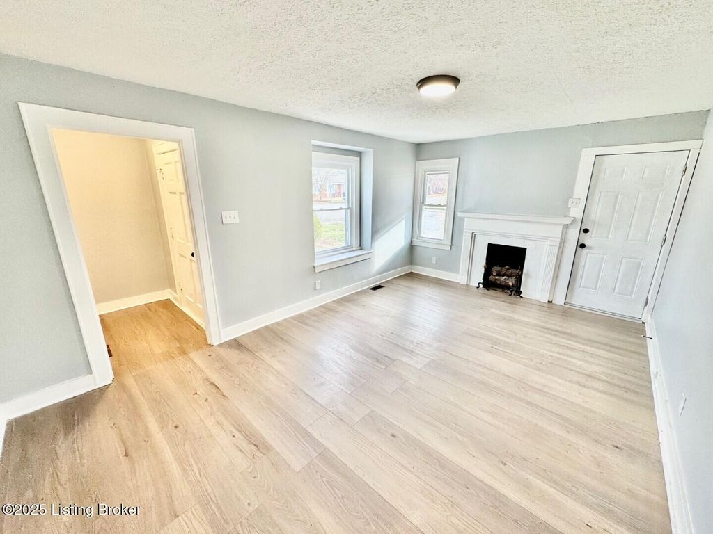 Photo of 314 Covington Ave, Springfield, KY 40069 (MLS # 1705935)