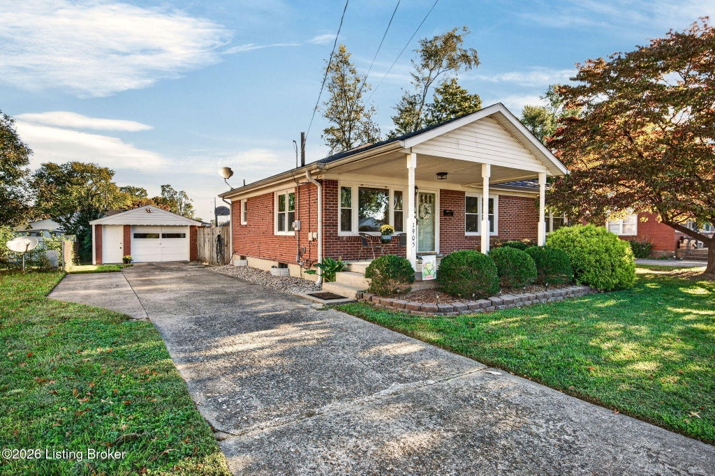Photo of 1905 Nocturne Dr, Louisville, KY 40272 (MLS # 1732439)