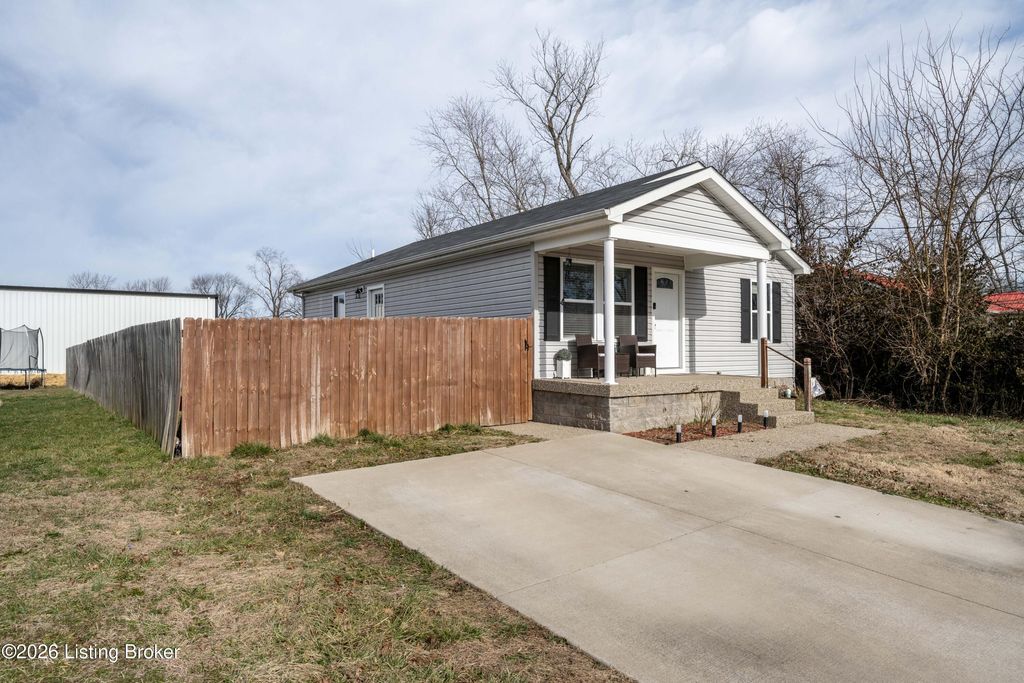Photo of 166 2nd Ave, Shepherdsville, KY 40165 (MLS # 1707026)