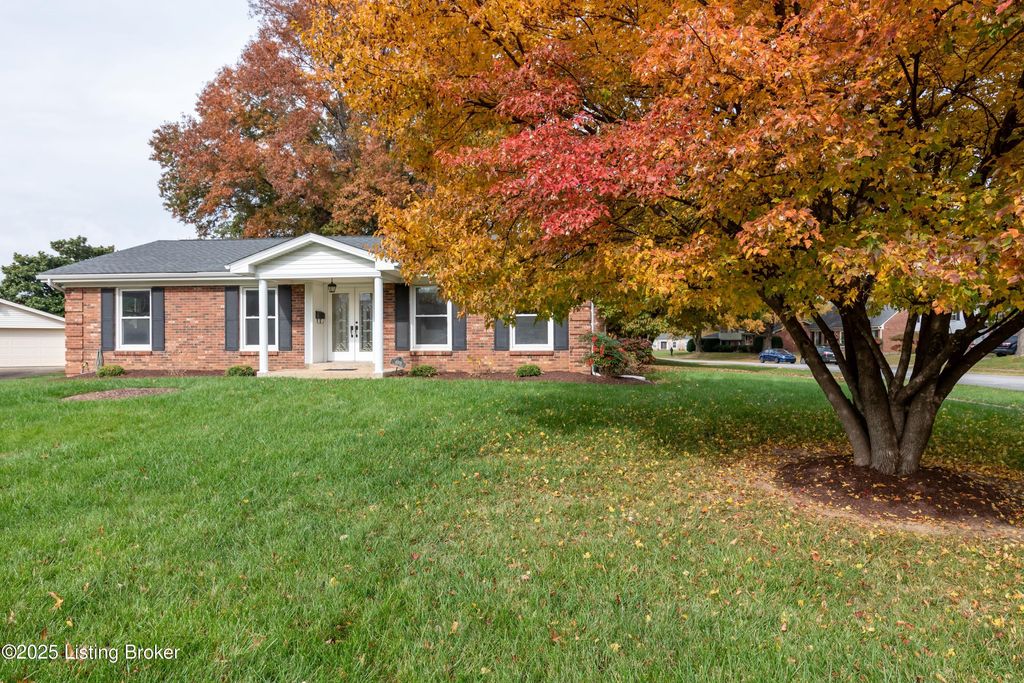 Photo of 4305 Eastside Ct, Louisville, KY 40220 (MLS # 1704146)