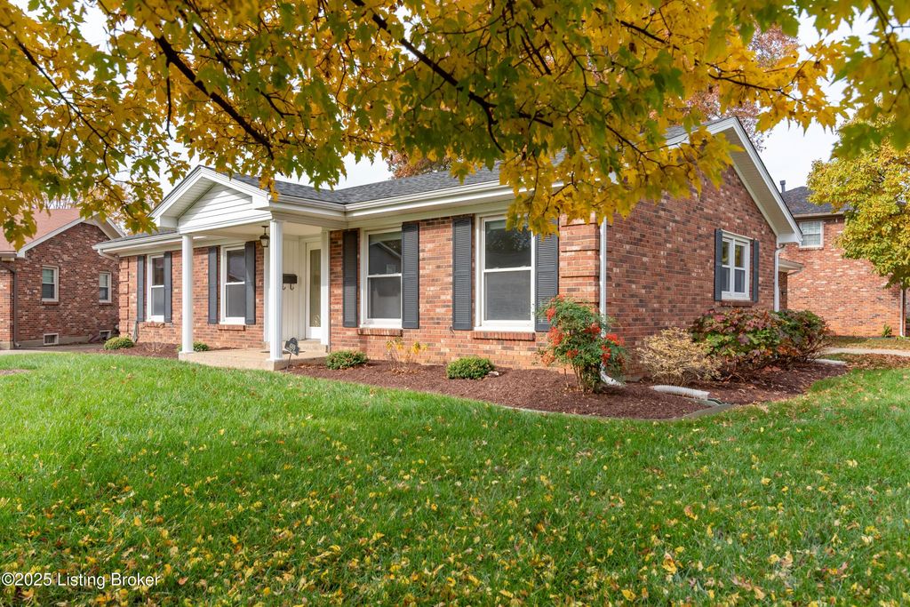 Photo of 4305 Eastside Ct, Louisville, KY 40220 (MLS # 1704146)