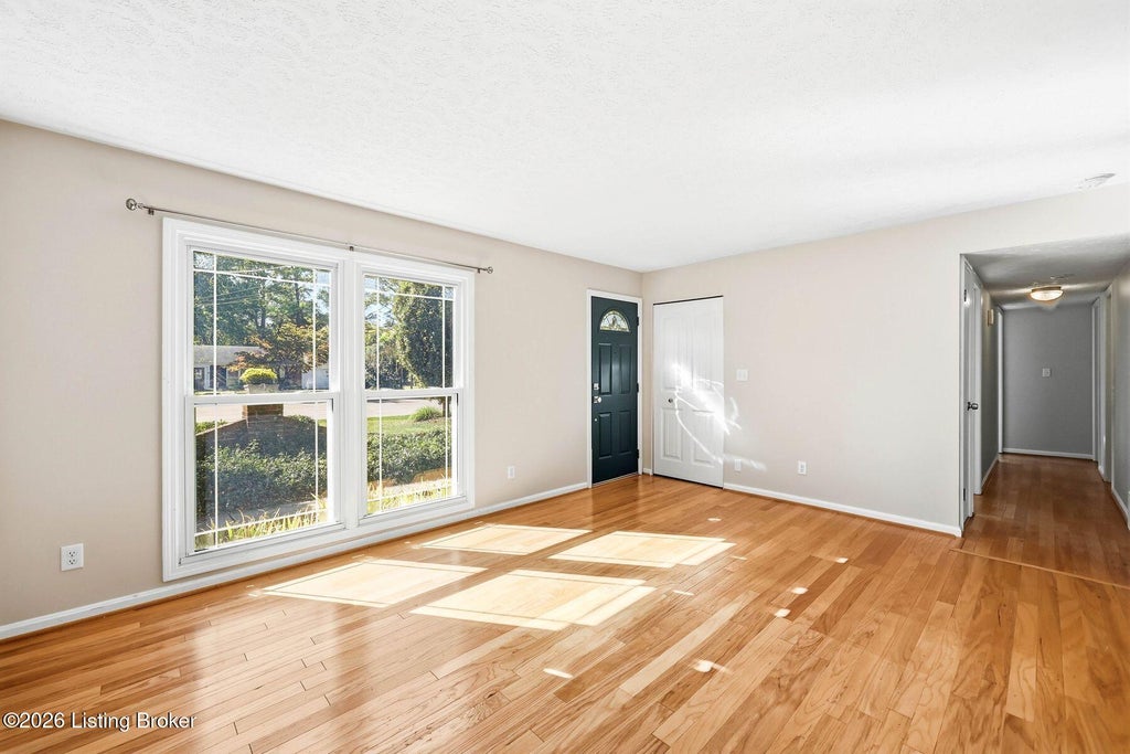 Photo of 8508 Para Ct, Louisville, KY 40242 (MLS # 1731928)