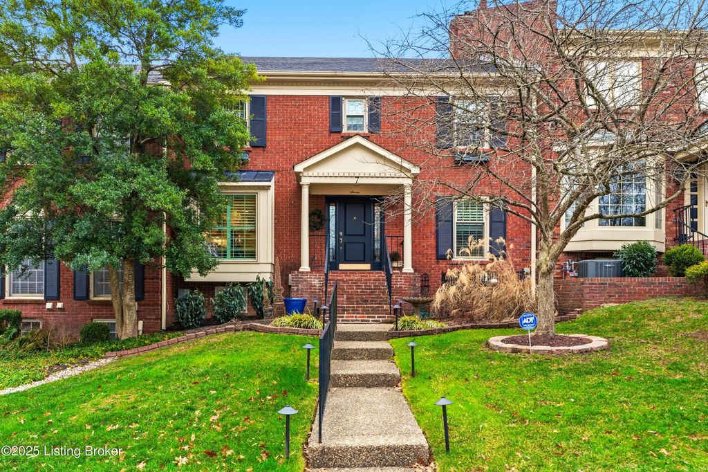 Photo of 7 Riding Ridge Rd, Prospect, KY 40059 (MLS # 1705884)