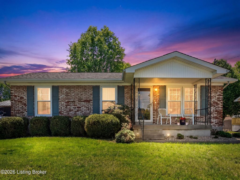 Photo of 197 Crator Dr, Louisville, KY 40229 (MLS # 1715537)