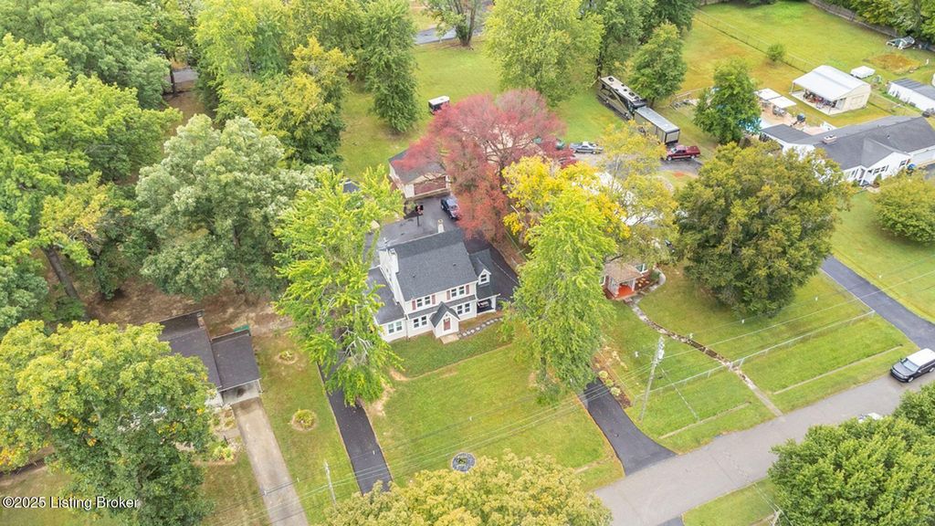 Photo of 4122 Handley Ave, Louisville, KY 40218 (MLS # 1706102)