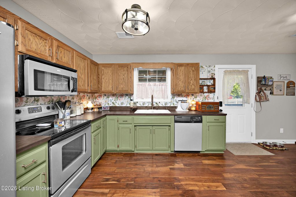 Photo of 103 Independence Ave, Bardstown, KY 40004 (MLS # 1716104)