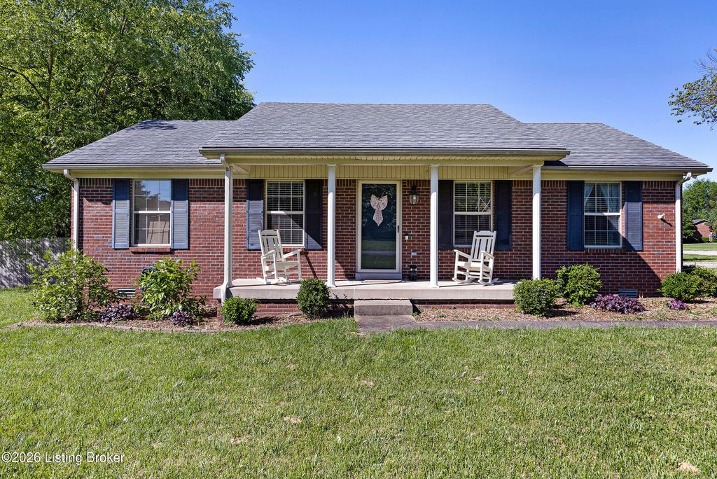 Photo of 103 Independence Ave, Bardstown, KY 40004 (MLS # 1716104)