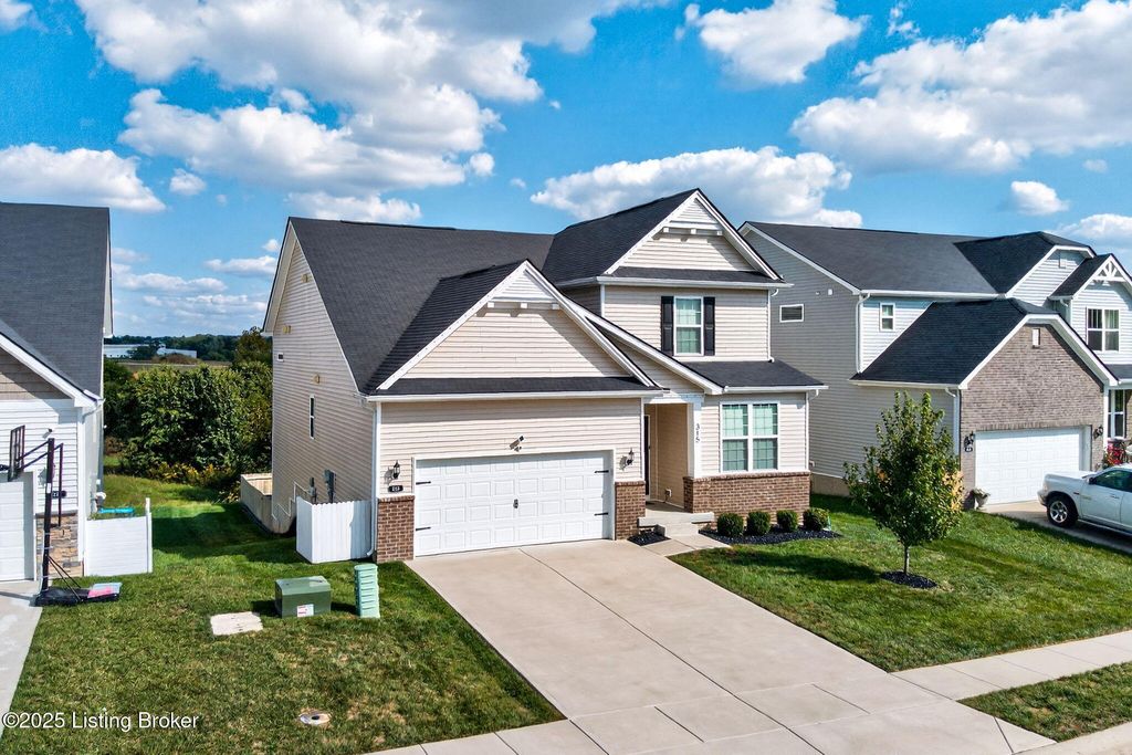 Photo of 315 Vildana Ct, Shelbyville, KY 40065 (MLS # 1701558)